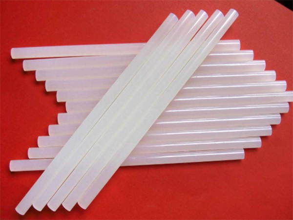 熒光增白劑在熱熔膠中應(yīng)該如何使用？